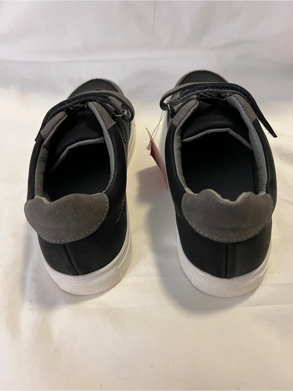 Boy’s Black and Gray Casual Elastic No-Tie Sneakers Size 4